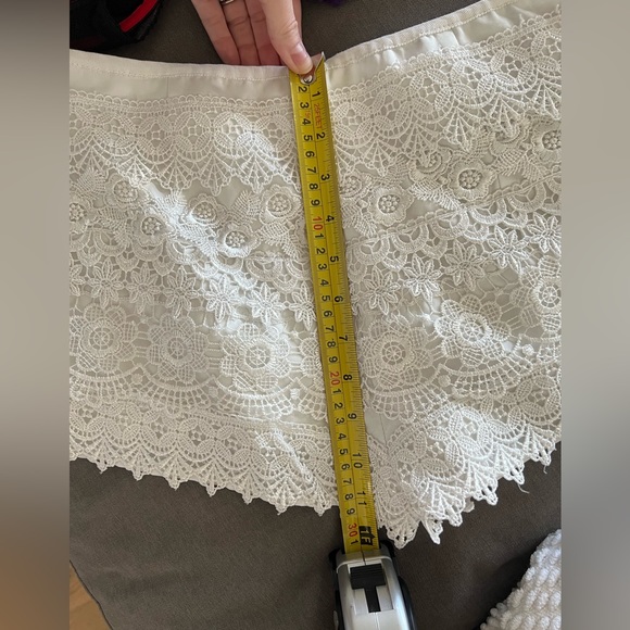 Xtaren Shorts New White Shorts With Detailed Embroidery Small